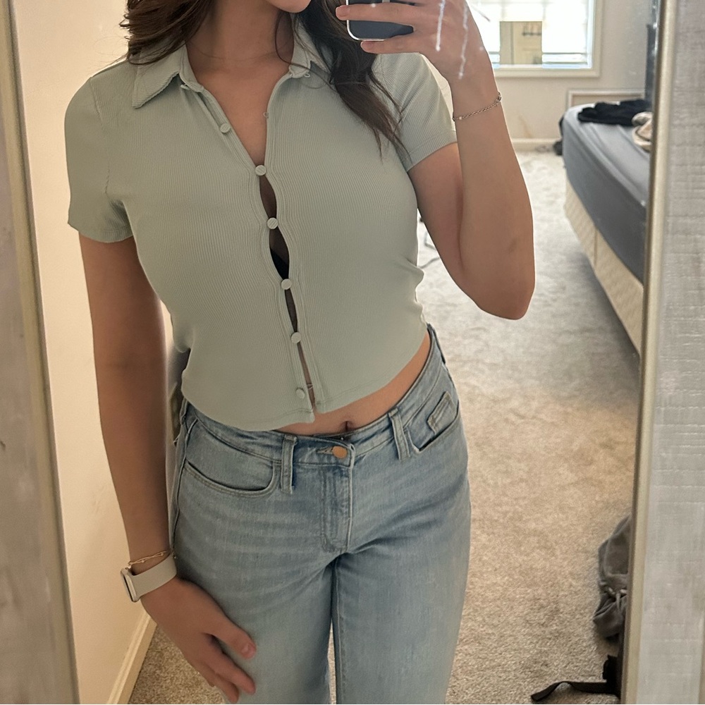 Abercrombie & Fitch green button up t-shirt, size medium.